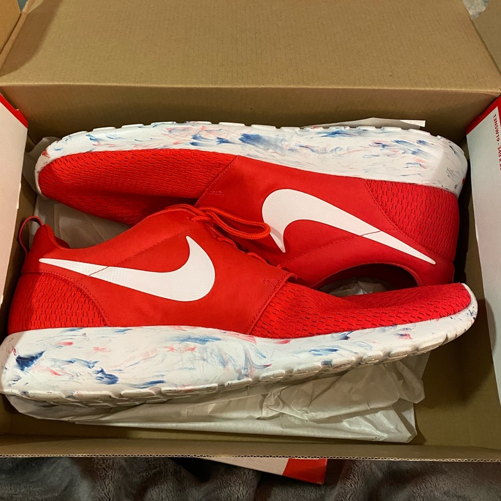 Nike Men’s 14 Roshe Run Like New Tennis Shoes